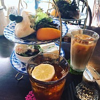 岡本のカフェにて
